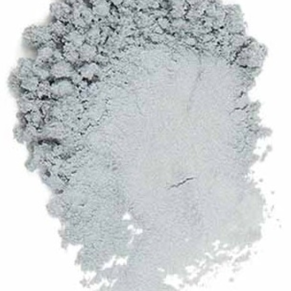 Younique Pigment Powder Eye Shadow - Picture 1 of 2